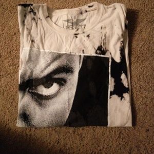 Tee shirt